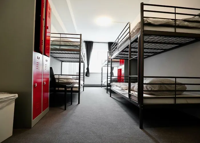 Hostal Elsaesser Hostel *